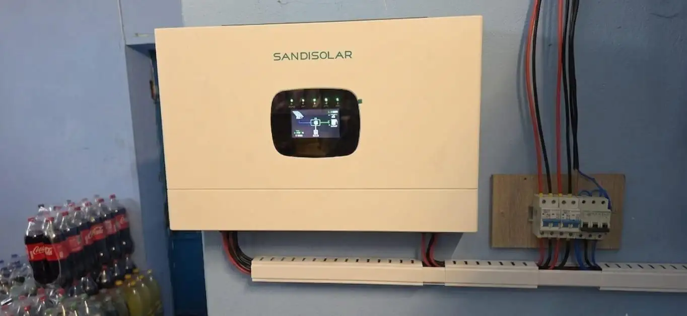 Inversor solar con almacenamiento de baterías